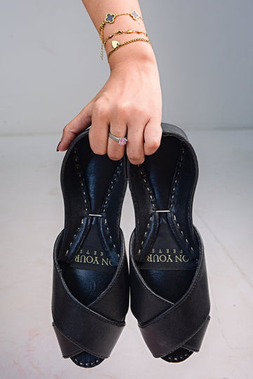 Darkness – Black Peshawari Cut Jutti For Women